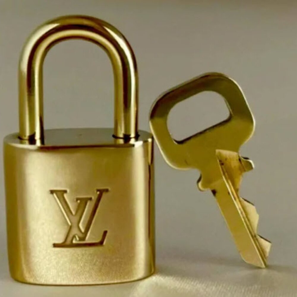 ❤️🦄 Authentic Louis Vuitton Gold Lock & Key Matching Set (#315)